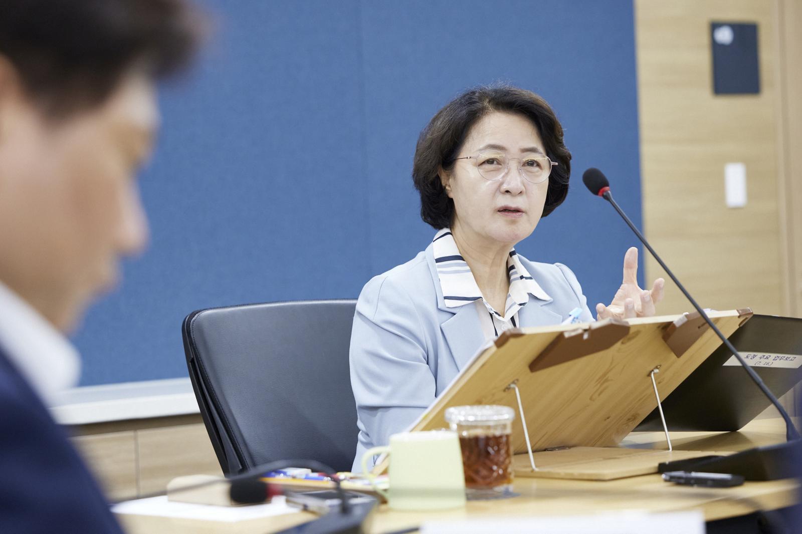 추미애 “삼성-SK, 반도체 폐수 방류 줄여라” 또 압박