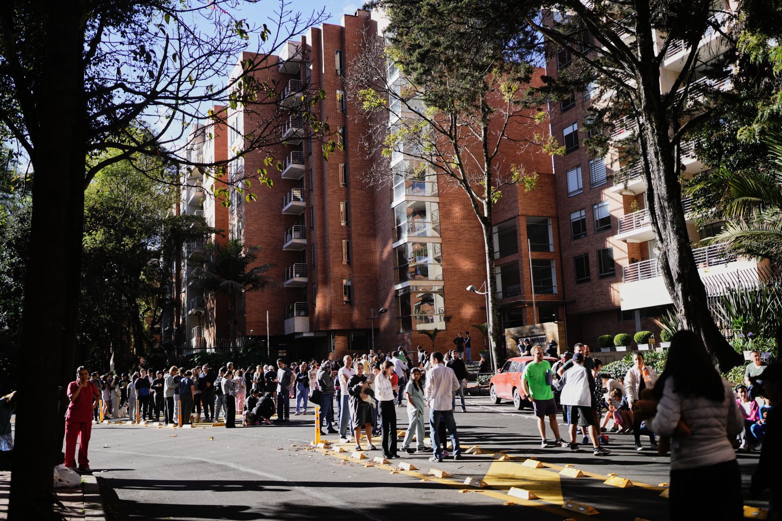 Magnitude 7.4 earthquake hits Colombia, felt in Ecuador; residents evacuate
