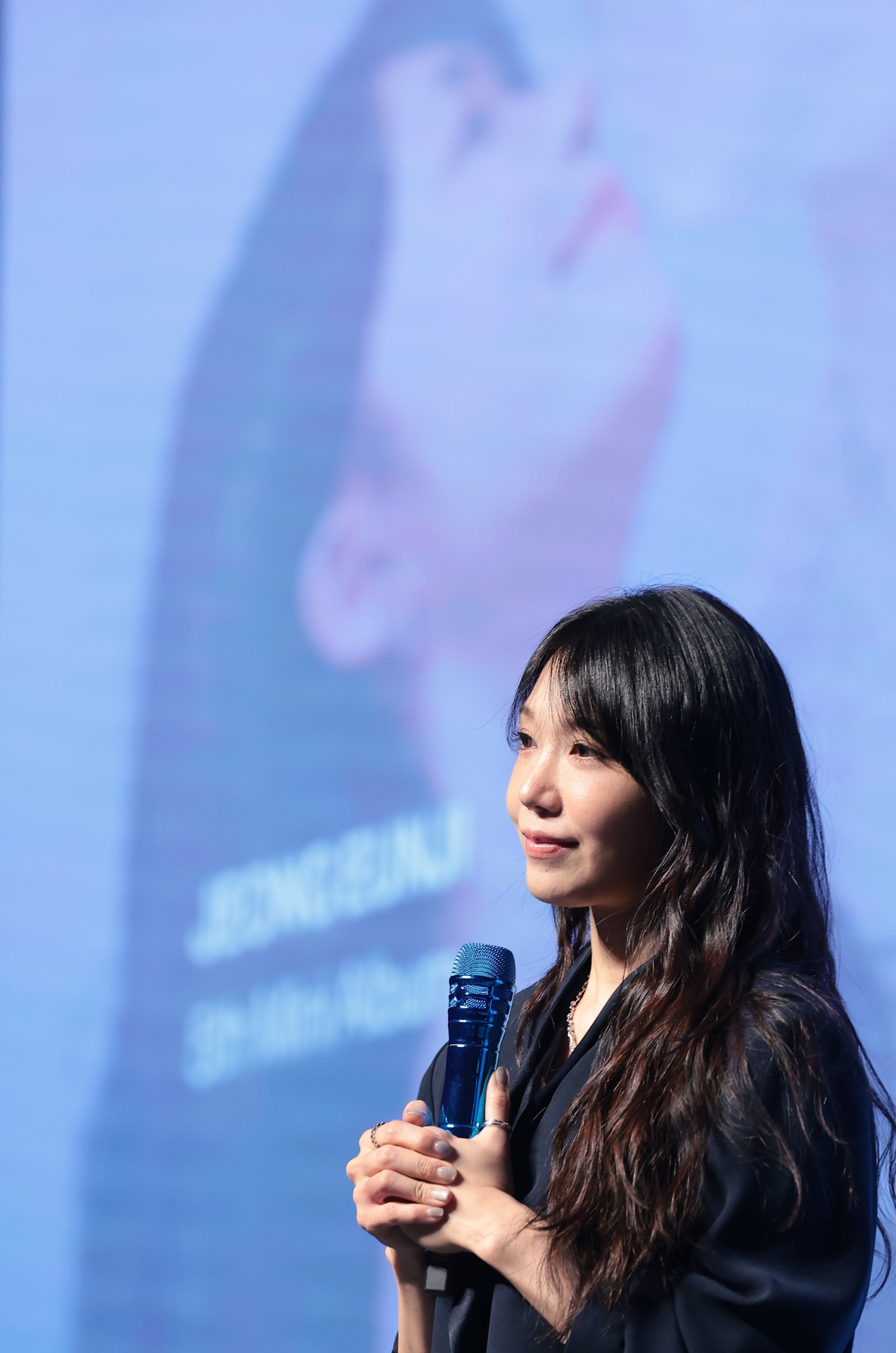 정은지 “에이핑크 투어 중 신보 작업…멤버들 칭찬 기분 좋아”