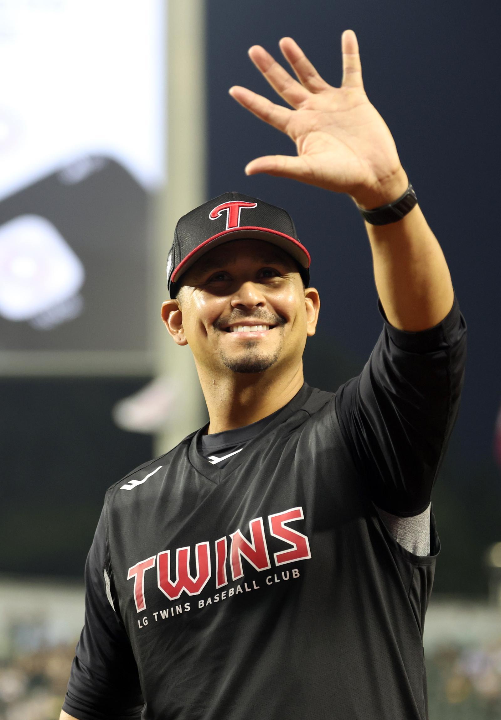 LG Twins' New Ace Carlos Carrasco Set to Lead Charge After Heat Break
