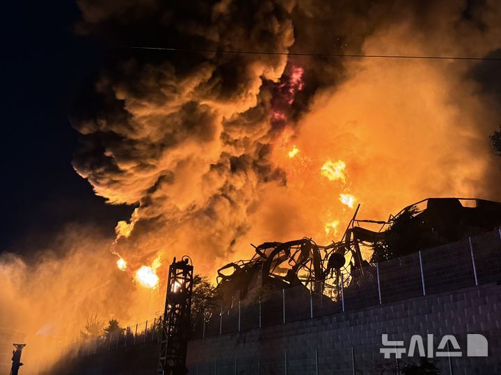 Massive Fire at Pyeongtaek Hazardous Materials Warehouse Prompts National Mobilization