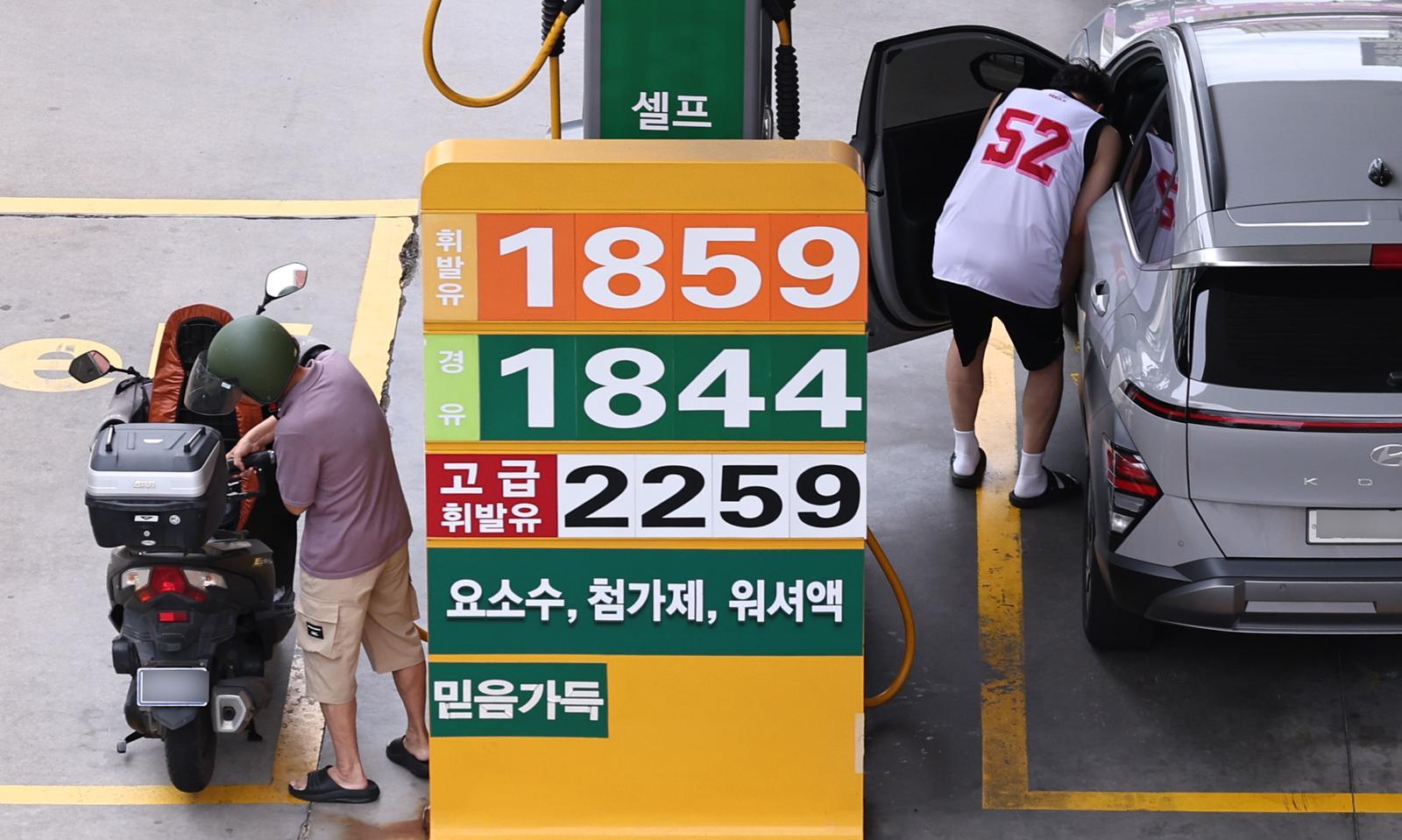 호르무즈 불확실성 고조에 국제유가 5% 급등…WTI 82.13달러