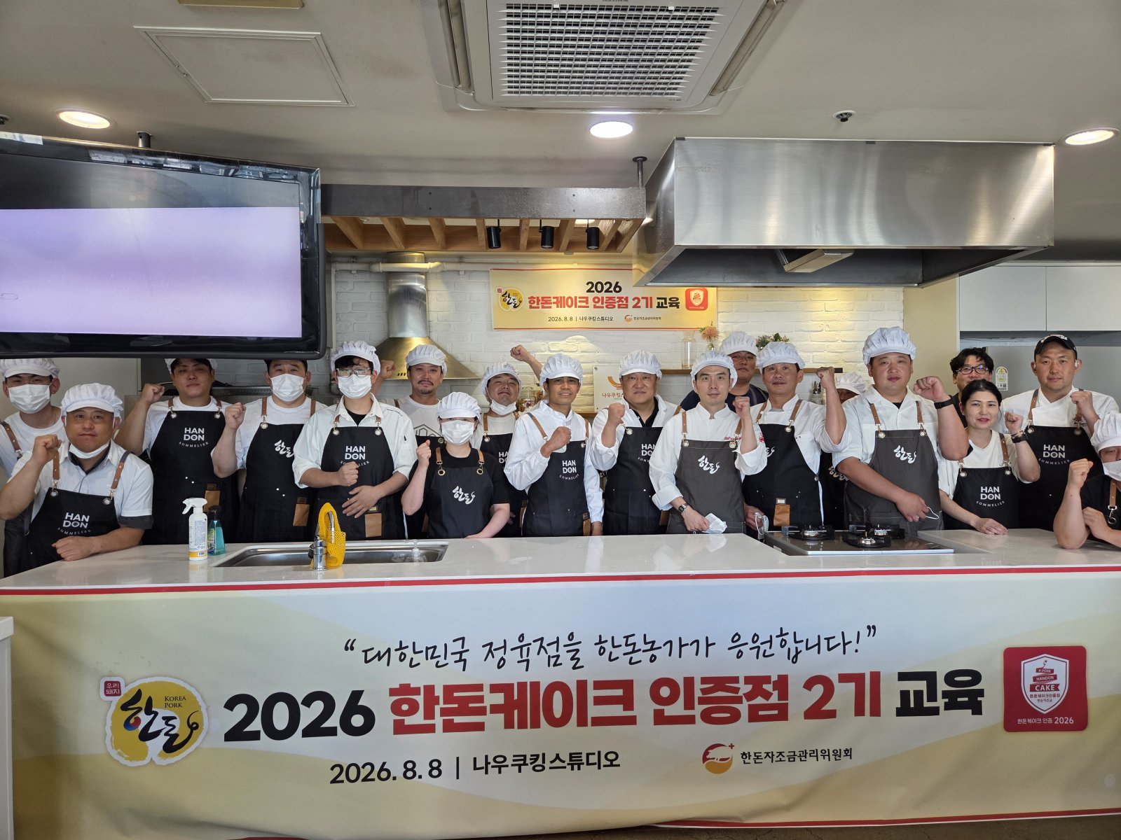 “생일인데 케이크 말고 삼겹살?”…요즘 뜬다는 ‘고기 케이크’