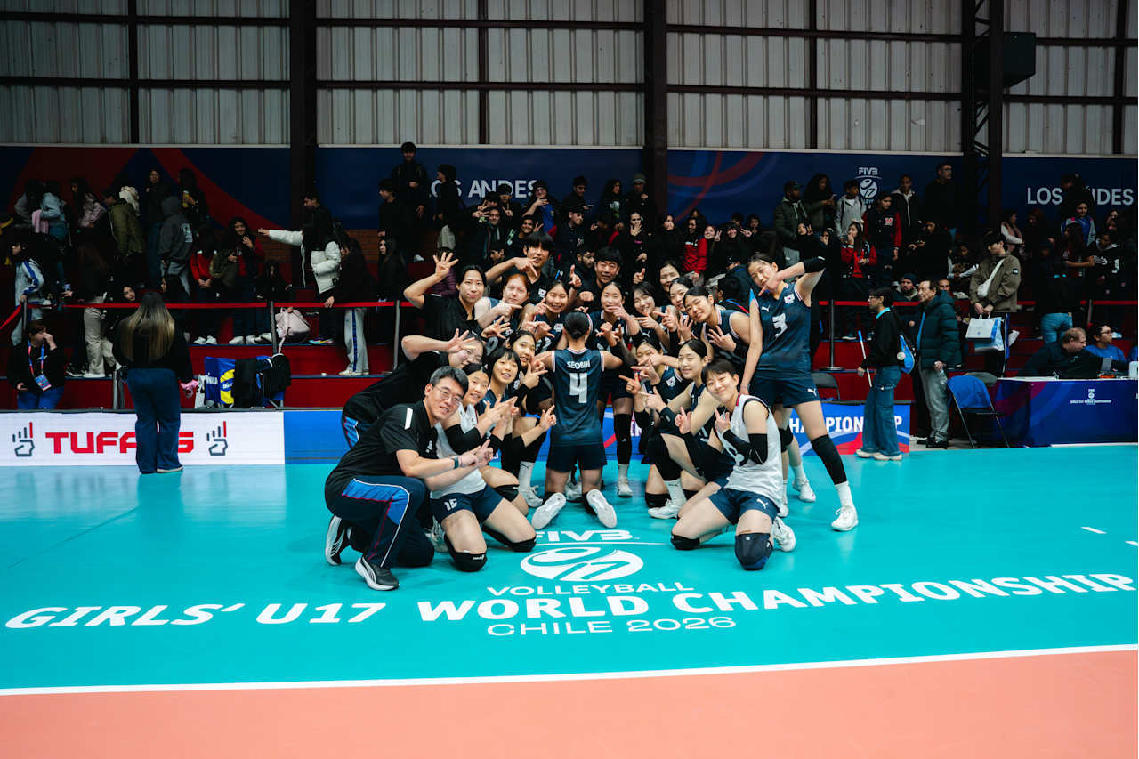 ‘손서연 23점’ U-17 여자배구, 도미니카 꺾고 4연승…세계선수권 16강 확정