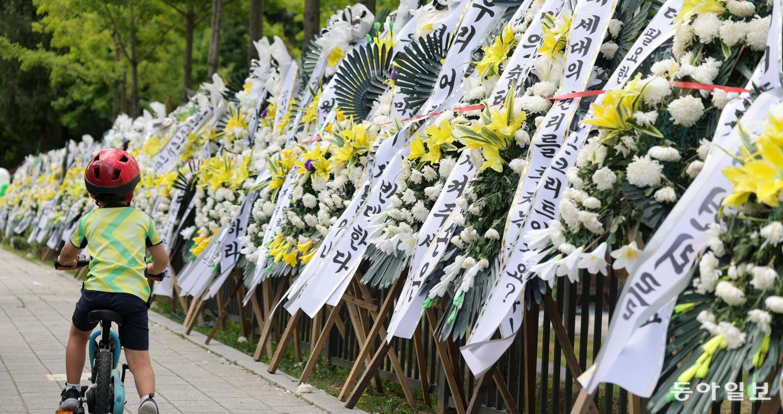 시위 수단 된 ‘근조화환’ 지자체 골머리