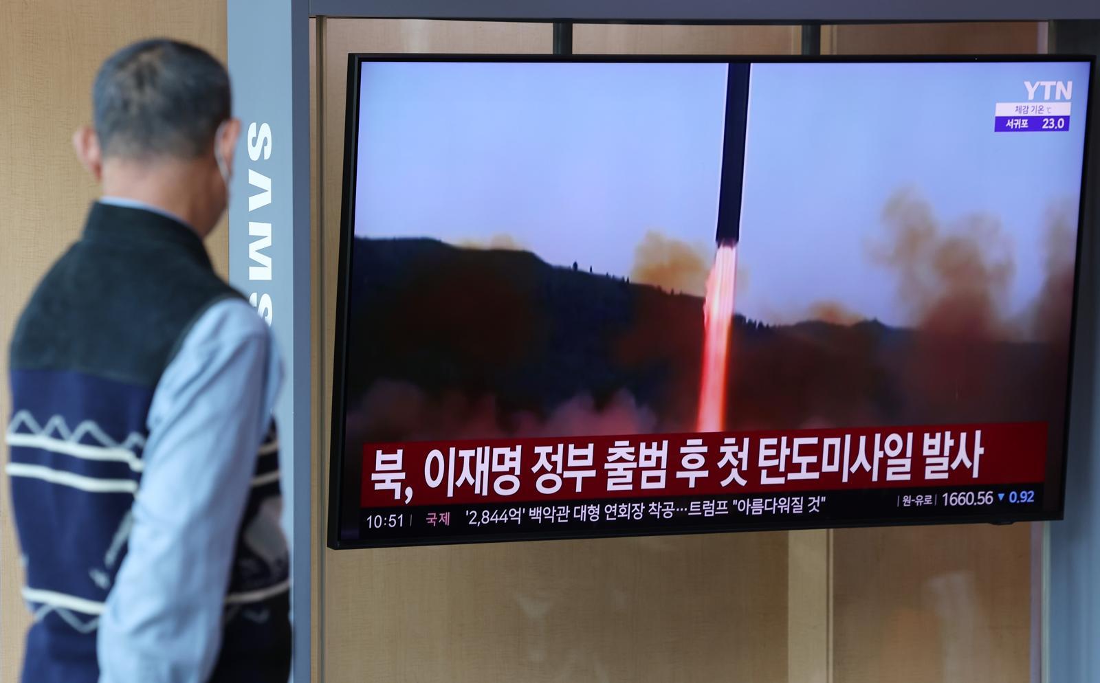 北탄도미사일에 靑국가안보실 긴급회의…도발중단 촉구