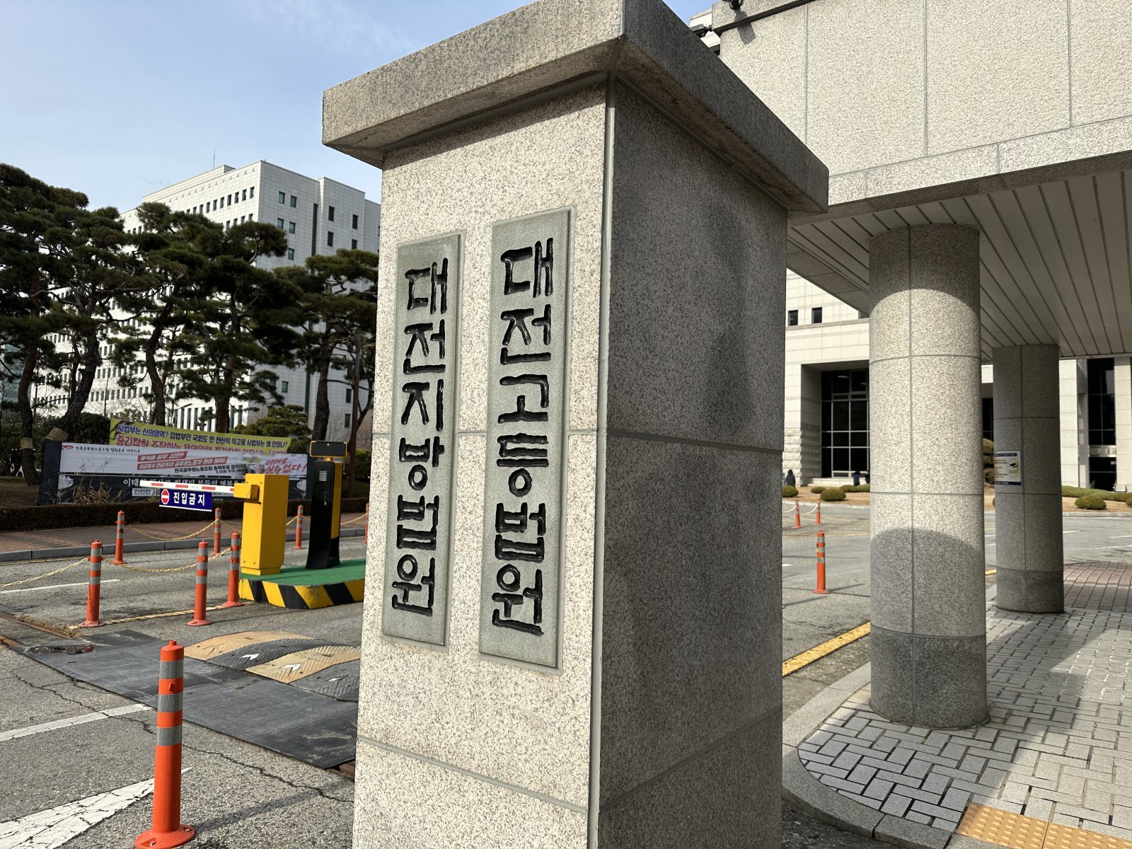 ‘출산 후 7년간 출생 신고 않고 방임’ 50대 친모, 2심도 실형