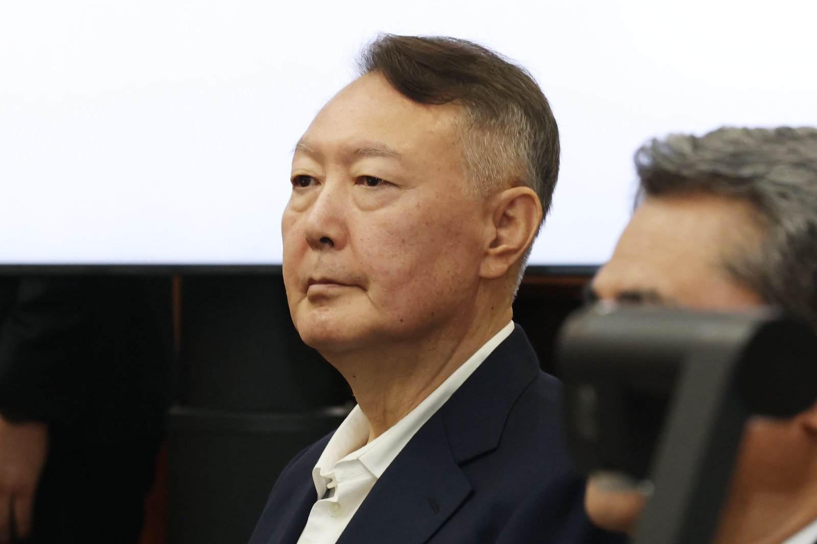 종합특검, ‘계엄 정당화 메시지’ 尹·신원식 기소