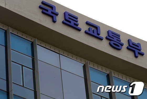 李 “공공기관 몰아서 보낼 것”…350곳 대상 2차 지방이전 쟁탈전