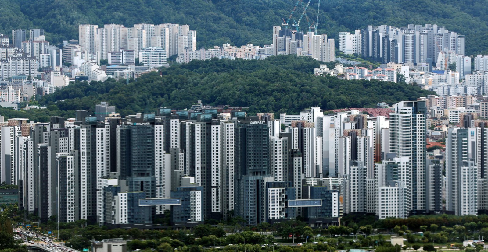South Korean Banks See Collective Loan Balance Rise Amid Housing Demand, But Buyers Struggle for Funds