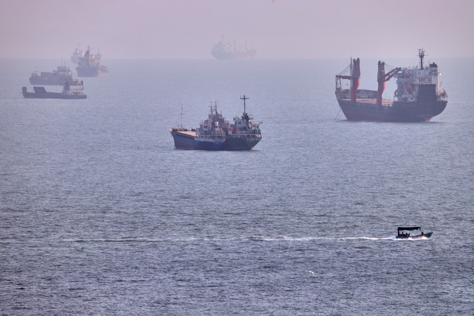 Oil Price Surge Nears $90 Amid Hormuz Uncertainty, Fueling Inflation Fears