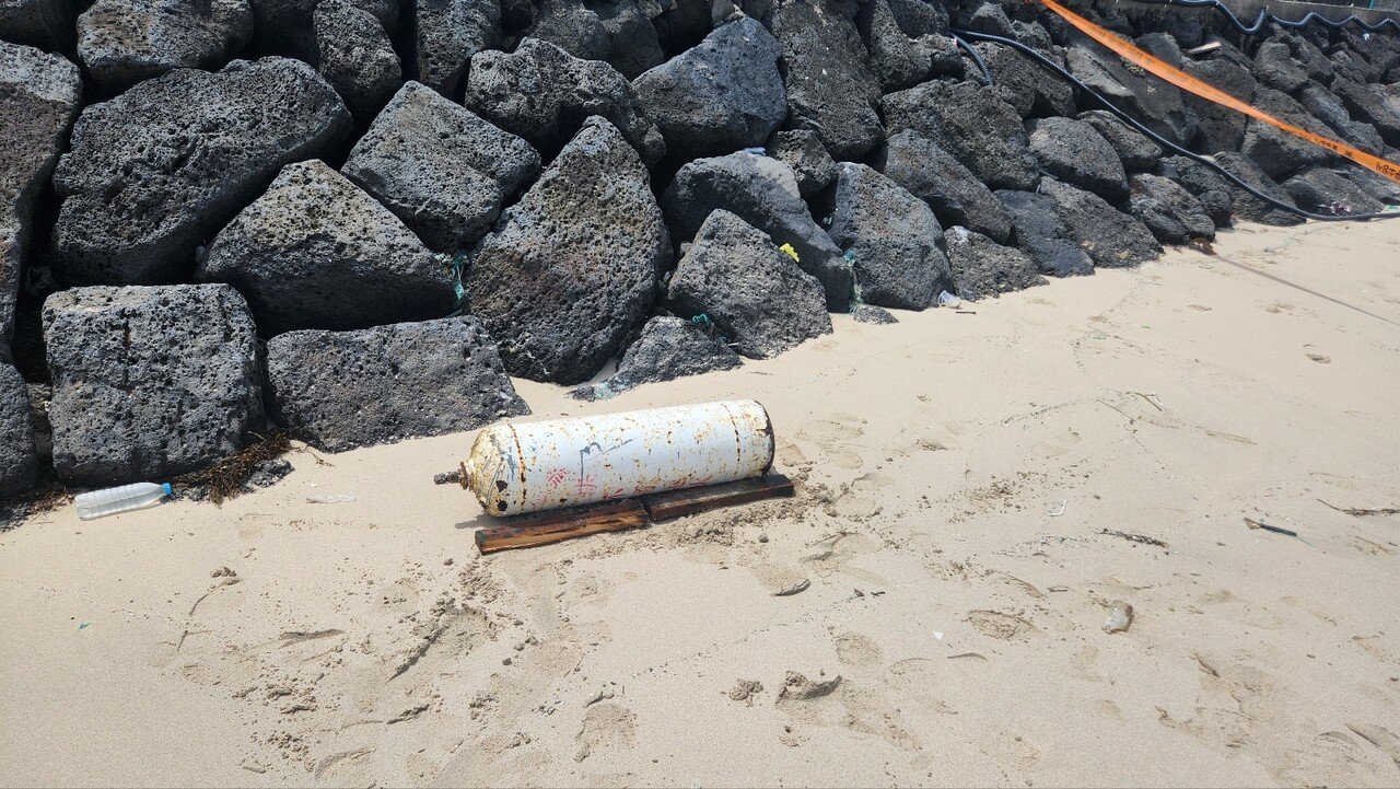 Chinese-Marked Gas Canister Washes Ashore on Jeju Beach