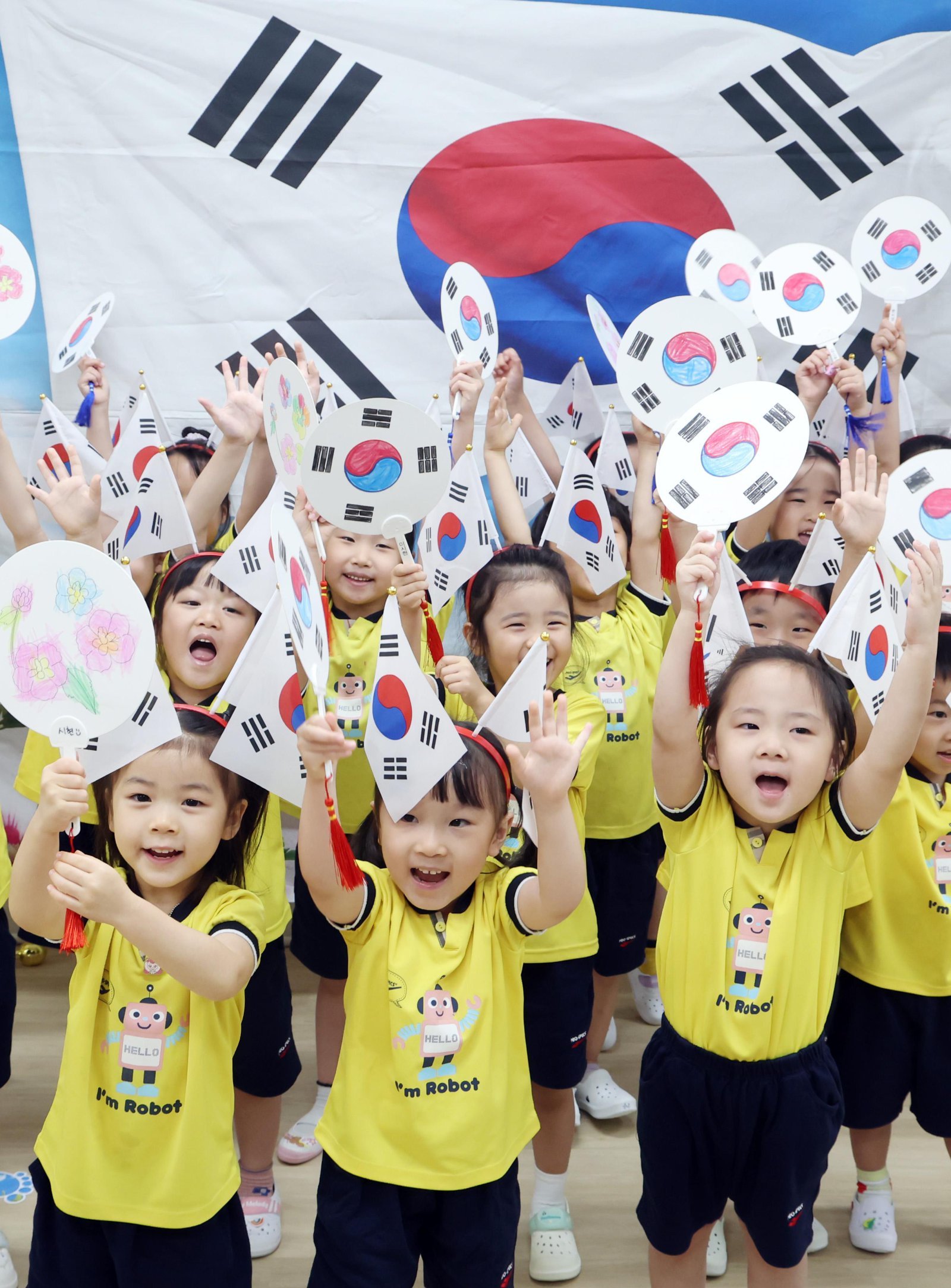 광복절 앞… 고사리 손으로 “대한 독립 만세”