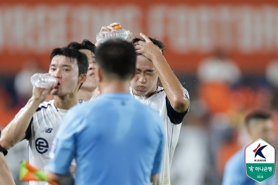 프로축구선수 86% “폭염 경기 너무 괴롭다”…70명은 의식 저하