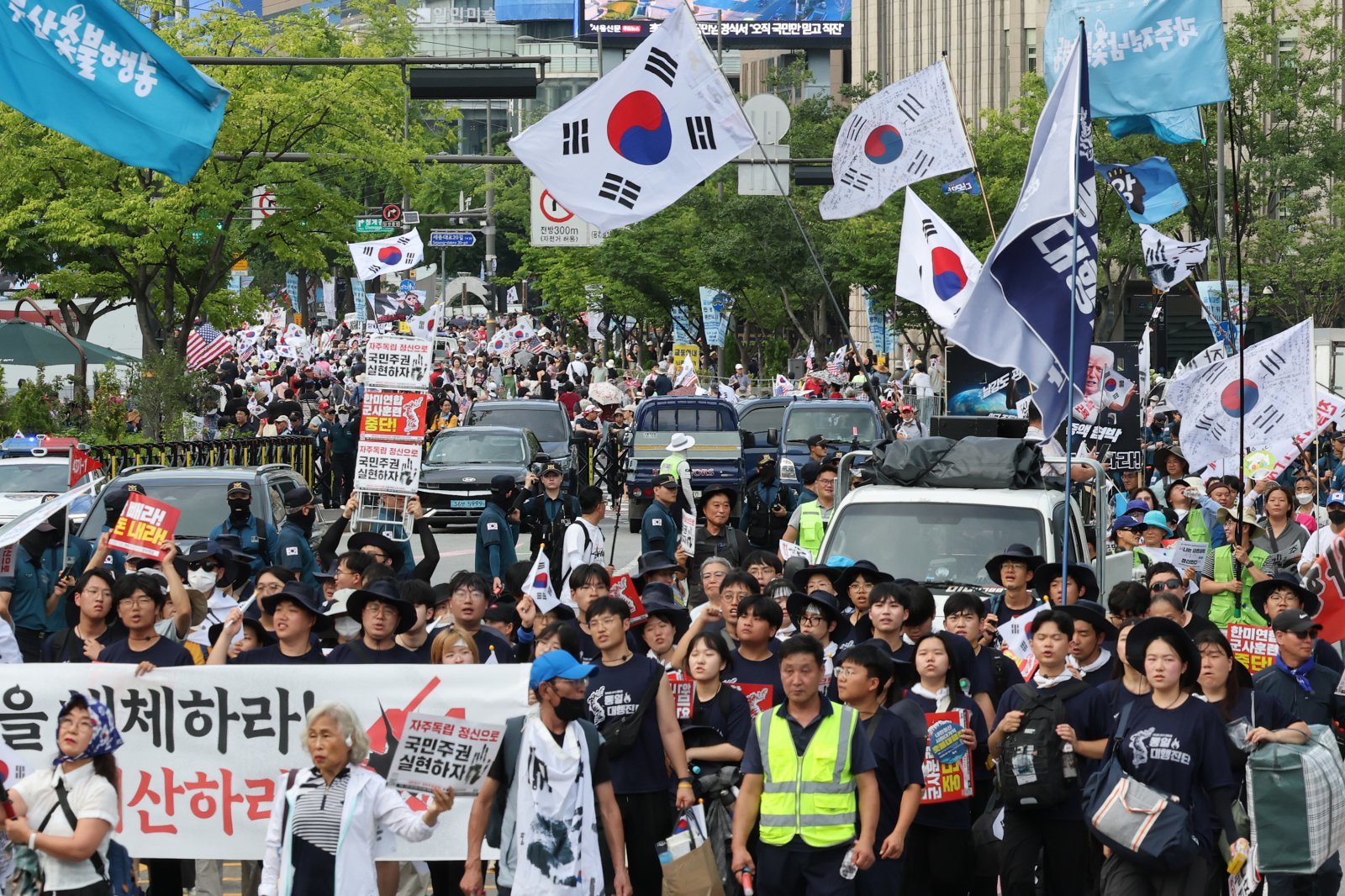 광복절 연휴, 서울 도심권 수만명 참석 대규모 집회…교통혼잡 예상