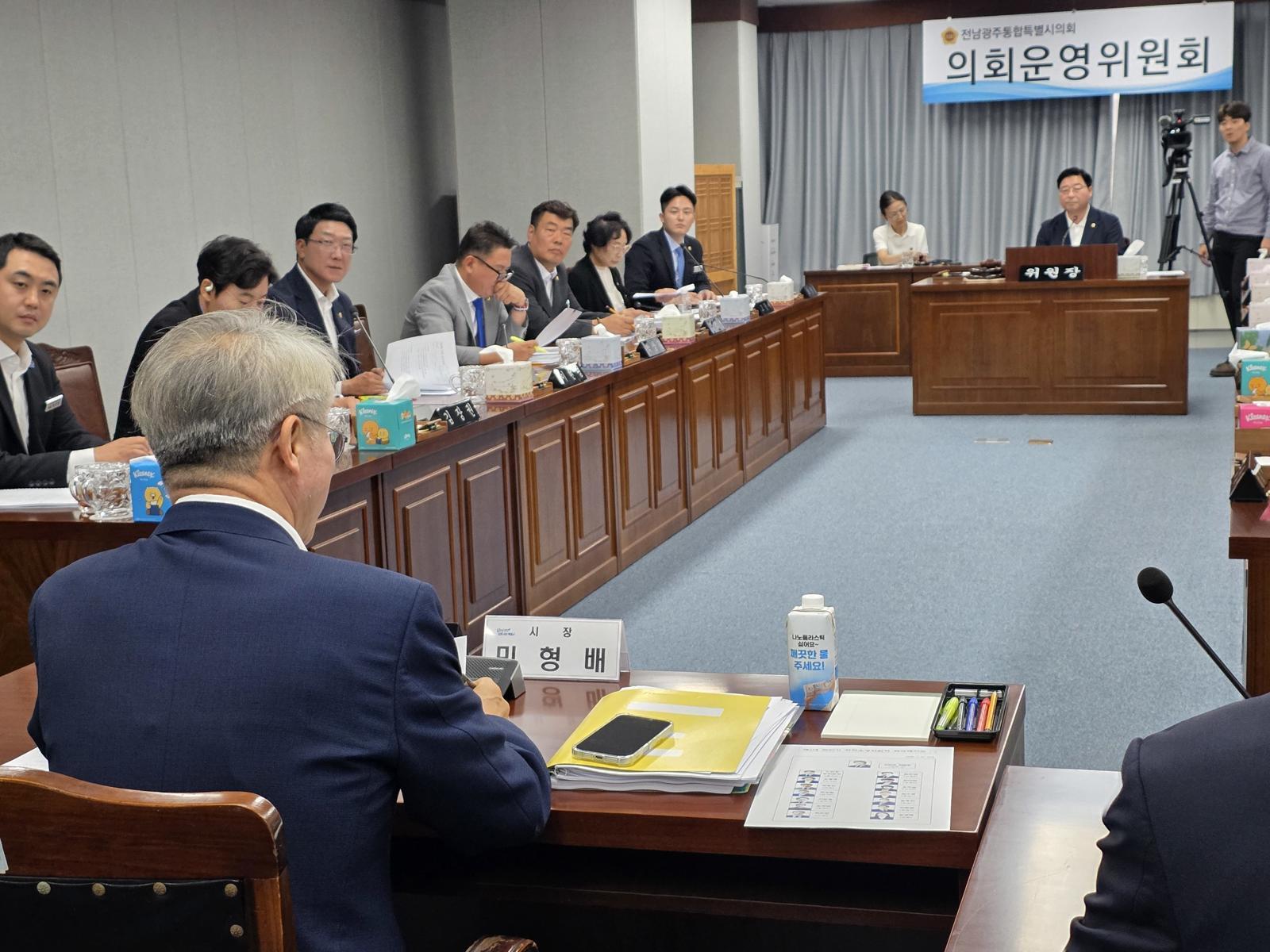 ‘부시장 임명 논란’ 민형배 시장, 의회서 30분간 “잘못없다” 항변