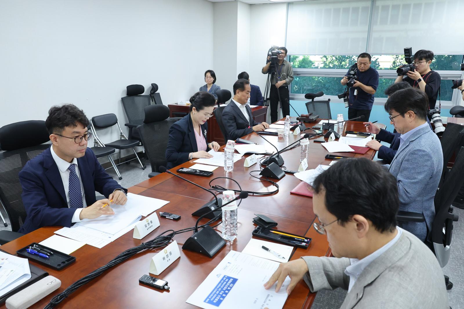 Election Commission Special Prosecutor Candidates Down to Two