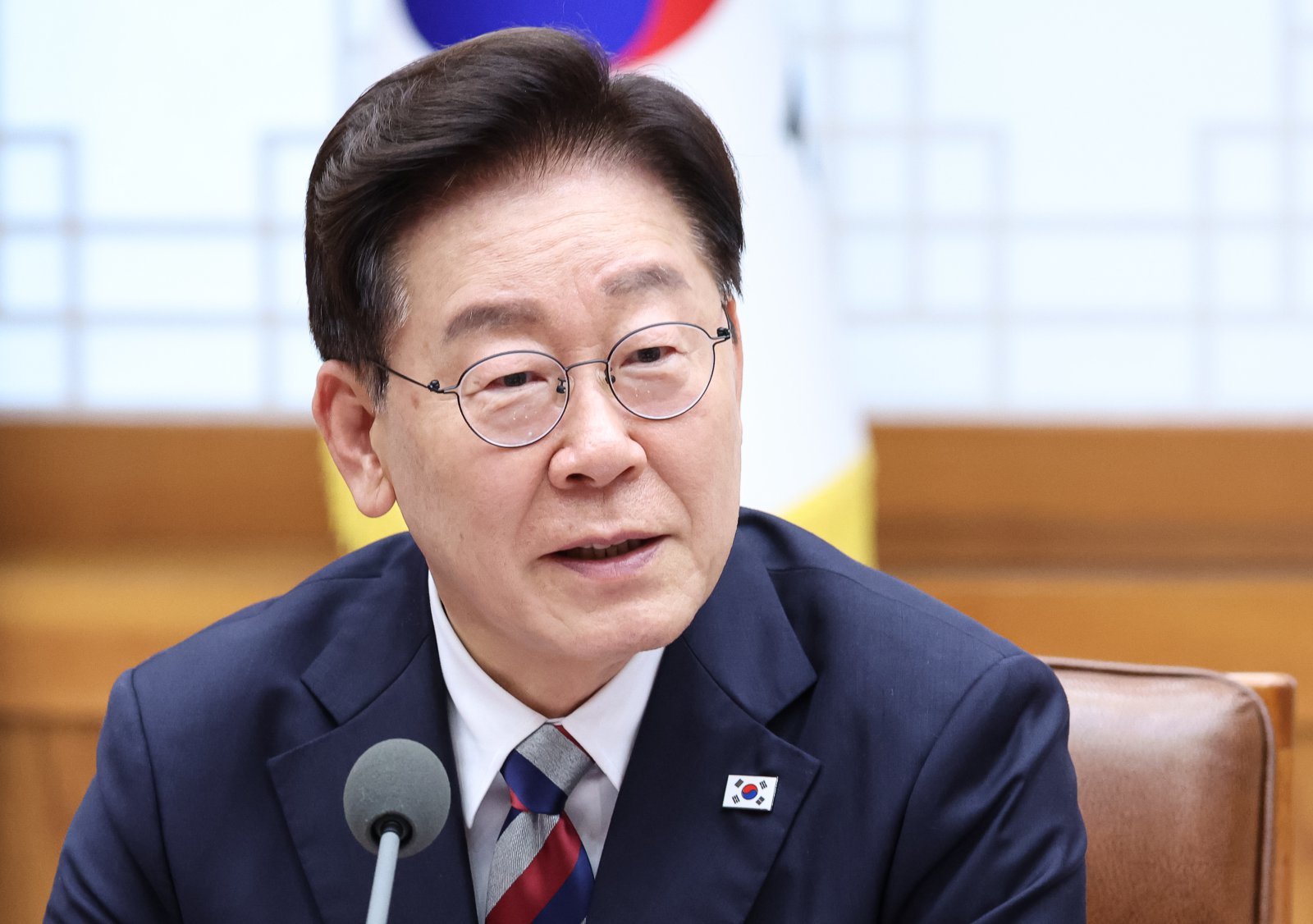 李 “개헌 위해 임기단축 수용…4년 중임 또는 연임제 바람직”