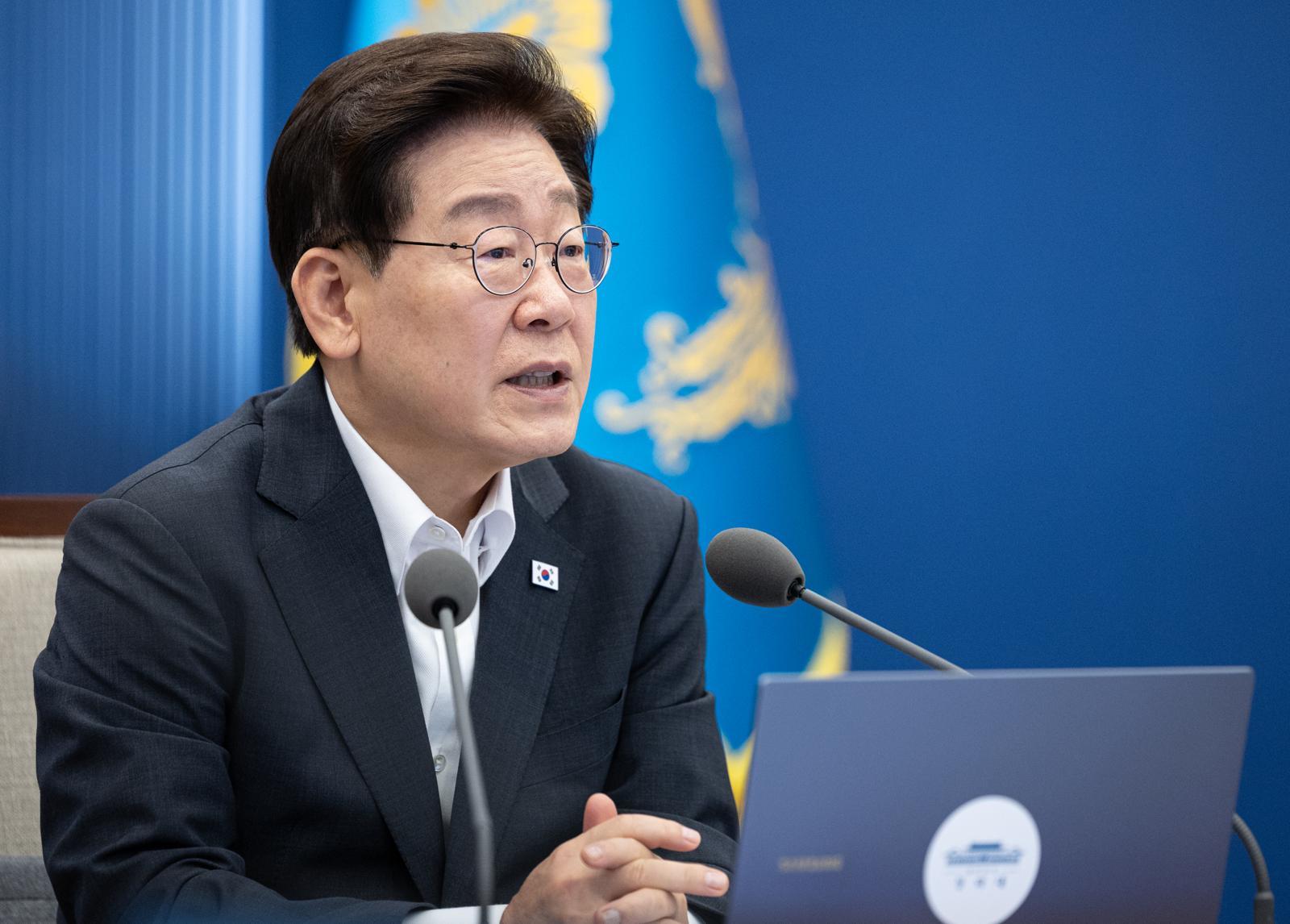 李지지율 44%, 취임후 최저…2030-수도권-중도층 낙폭 커
