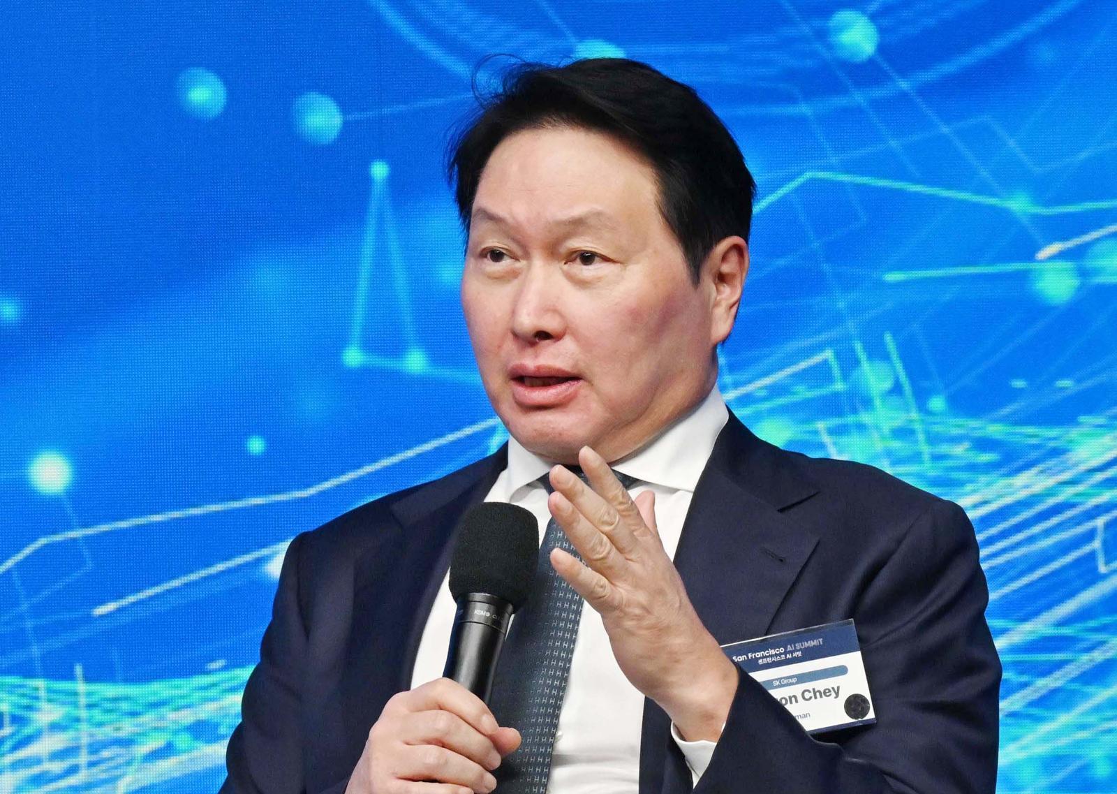 최태원 “美 팹 부지 한달 넘게 물색…메모리 부족 내년 최악”