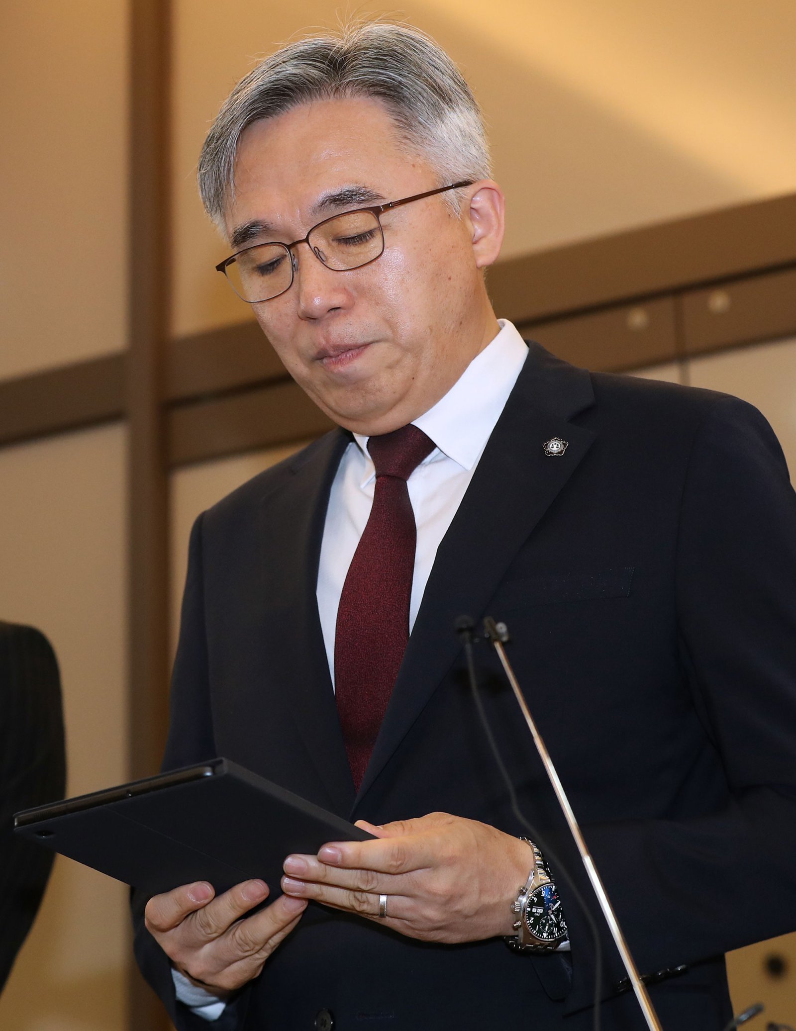 ‘박원순 피해자 신원공개’ 정철승 변호사, 2심 실형 법정구속