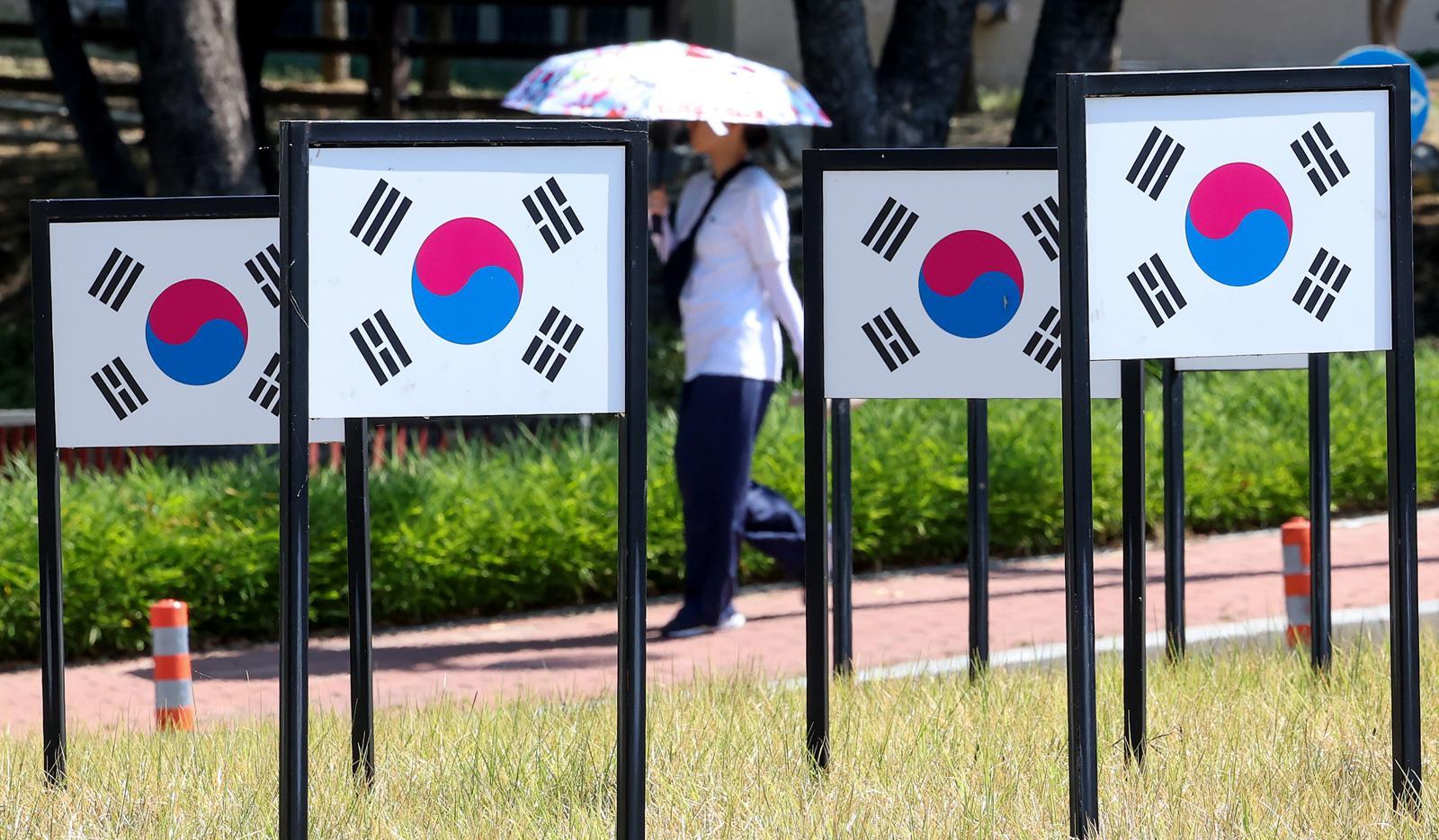 輿 “독립 위한 헌신에 감사”…野 “영웅 희생 잊지 않을 것”