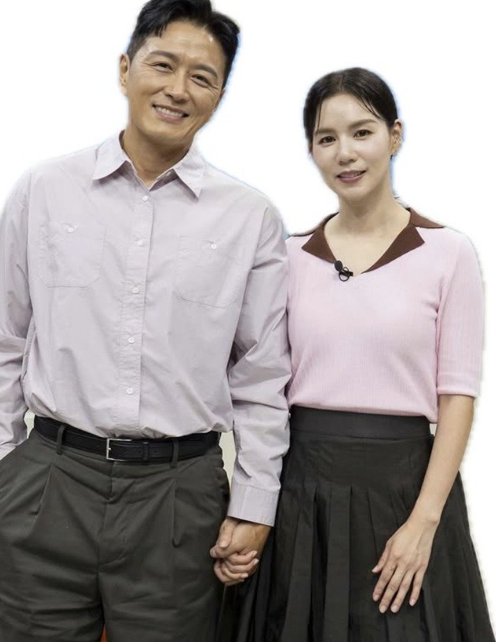 Actors Jin Tae-hyun and Park Si-eun donate 10 million won each to aid descendants of independence activists
