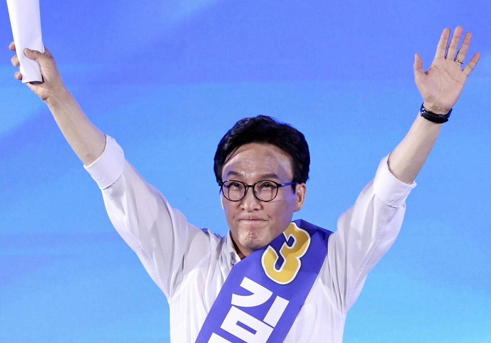 [속보]민주당 새 대표 김민석…최종 득표 54.08% 정청래 꺾었다