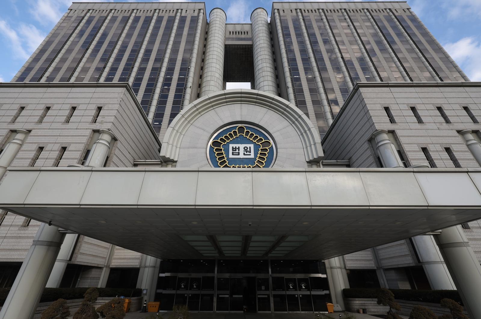 “재판 방식 싫다, 위자료 달라”…1명에 판사 22명 소송 휘말렸다