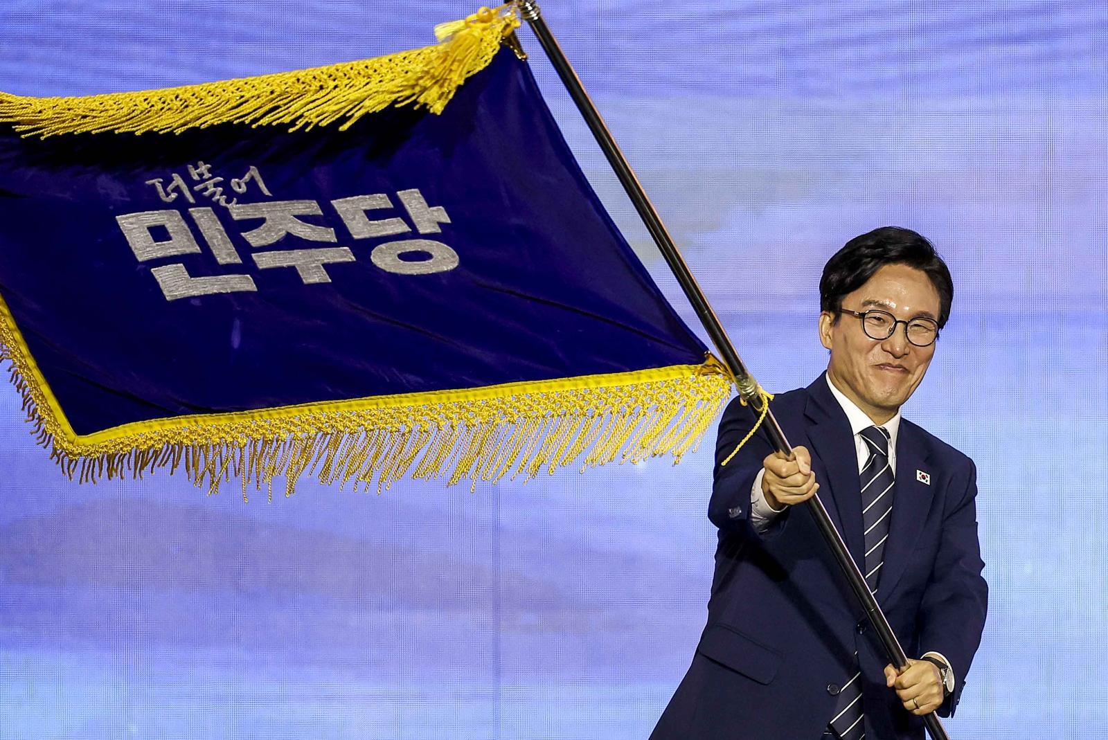 ‘86운동권 선두주자’ 떴다 18년 야인생활…총리 거쳐 與대표 된 김민석