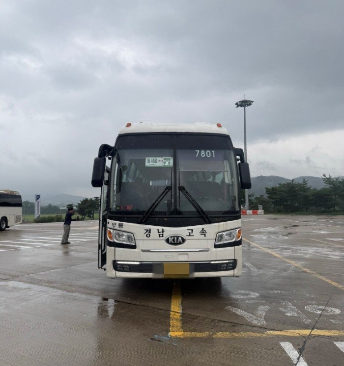 “싫은 내색 없었다”…고속버스 기사가 용변 실수 승객 직접 씻겨줘