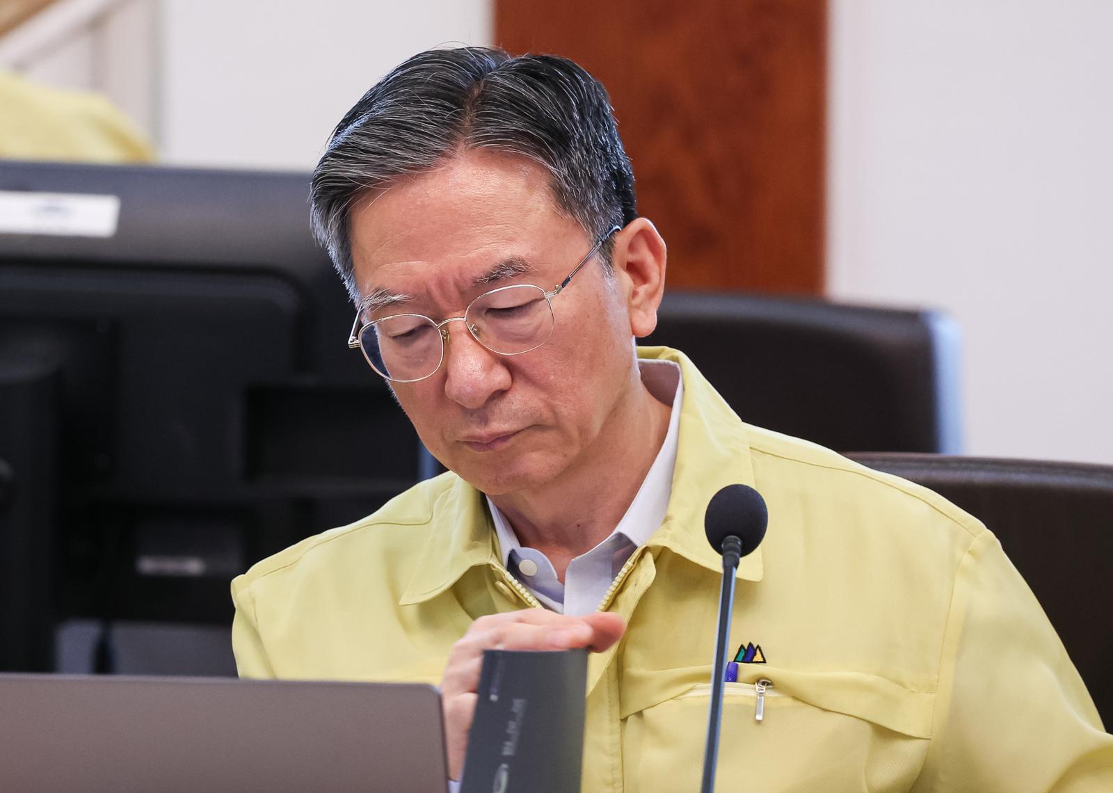 [속보]정성호 법무, 사직서 제출…‘잘 버티시라’던 李의 선택은?