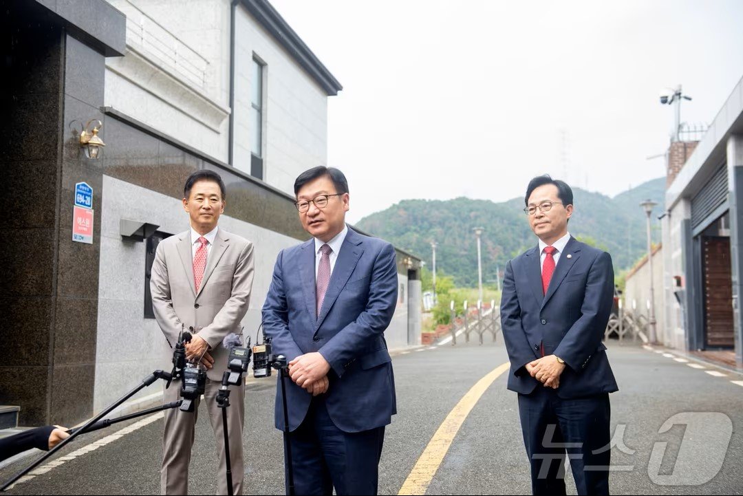 박근혜 예방 정점식 “국힘 연찬 참석해달라”…朴 “검토”