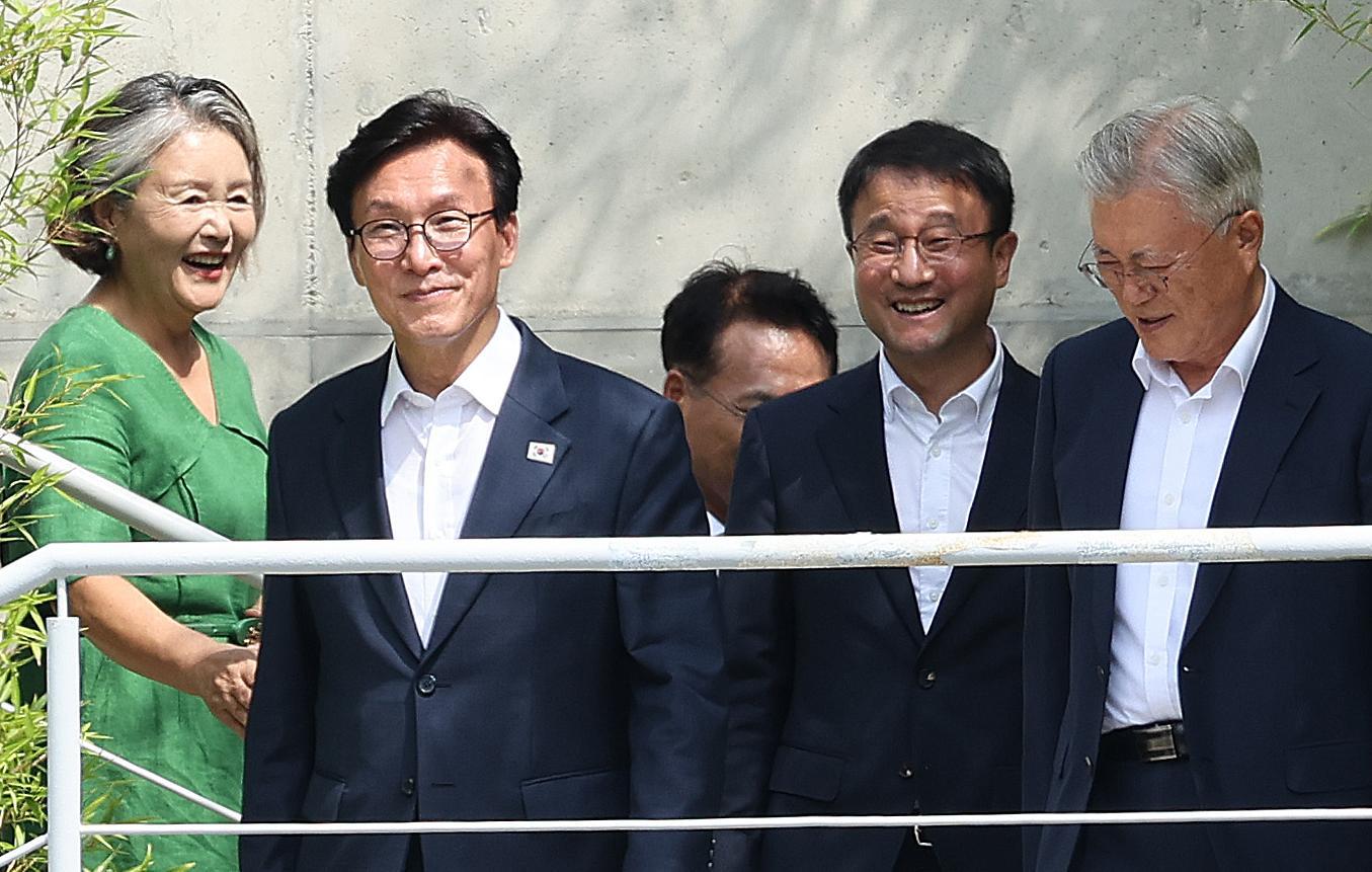 김민석 맞이한 文 “전대 내상 깊어…포용-화합에 각별한 노력을”
