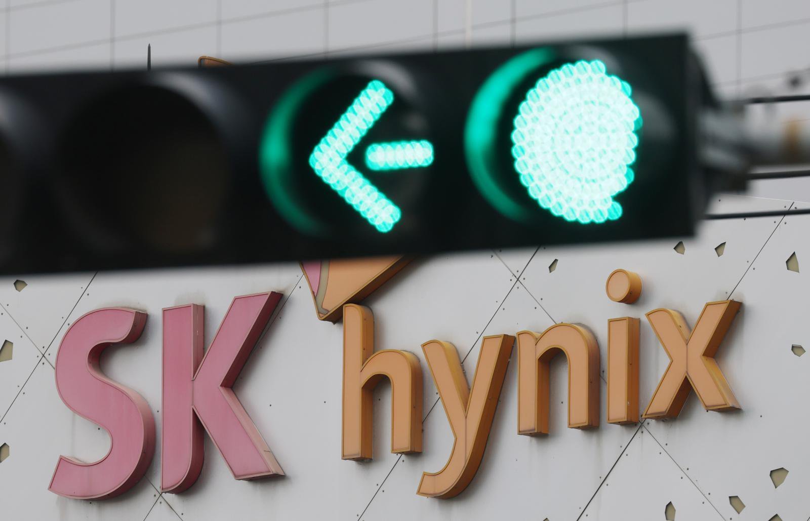 SK Hynix to pay 60% of performance bonuses in company stock after tentative labor deal