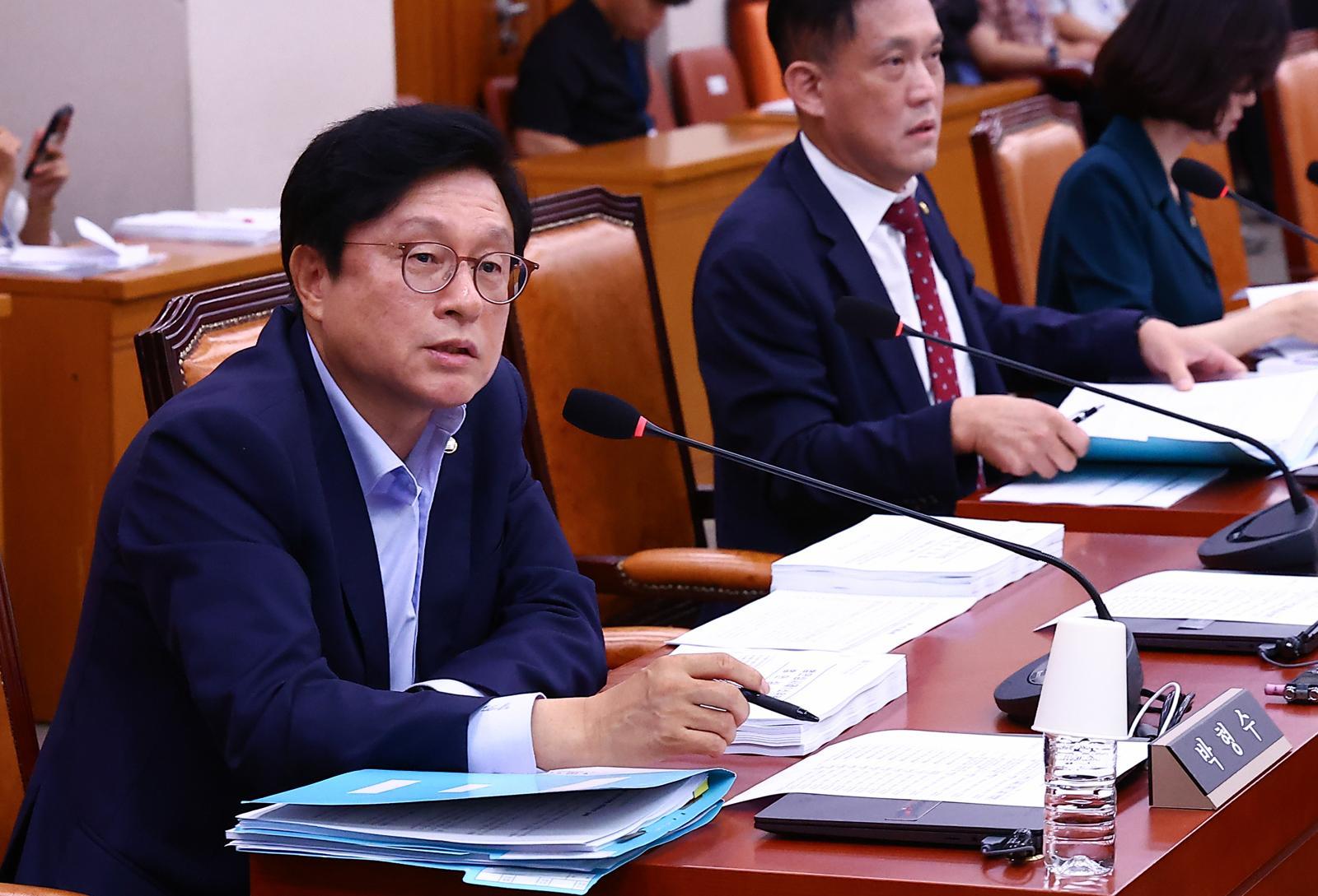 Ruling party slams opposition over chief justice resignation calls, impeachment threats