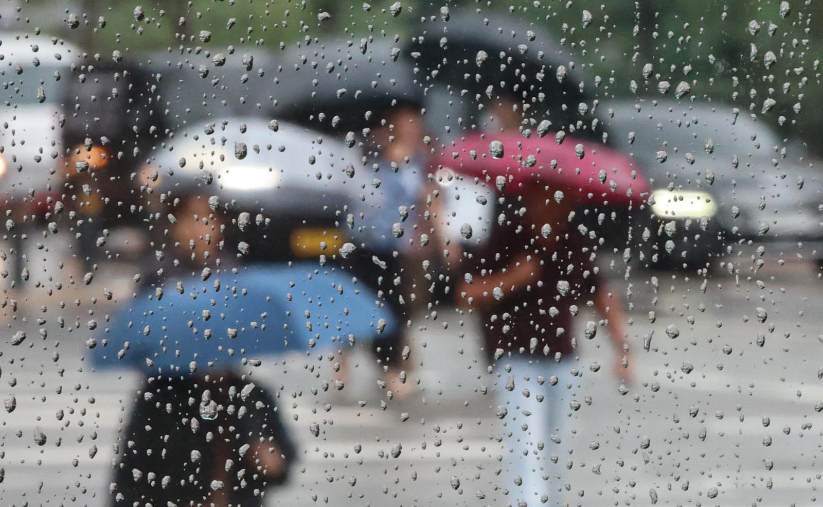 Heatwave Grips South Korea Ahead of Chuseok; Weekend Showers Expected