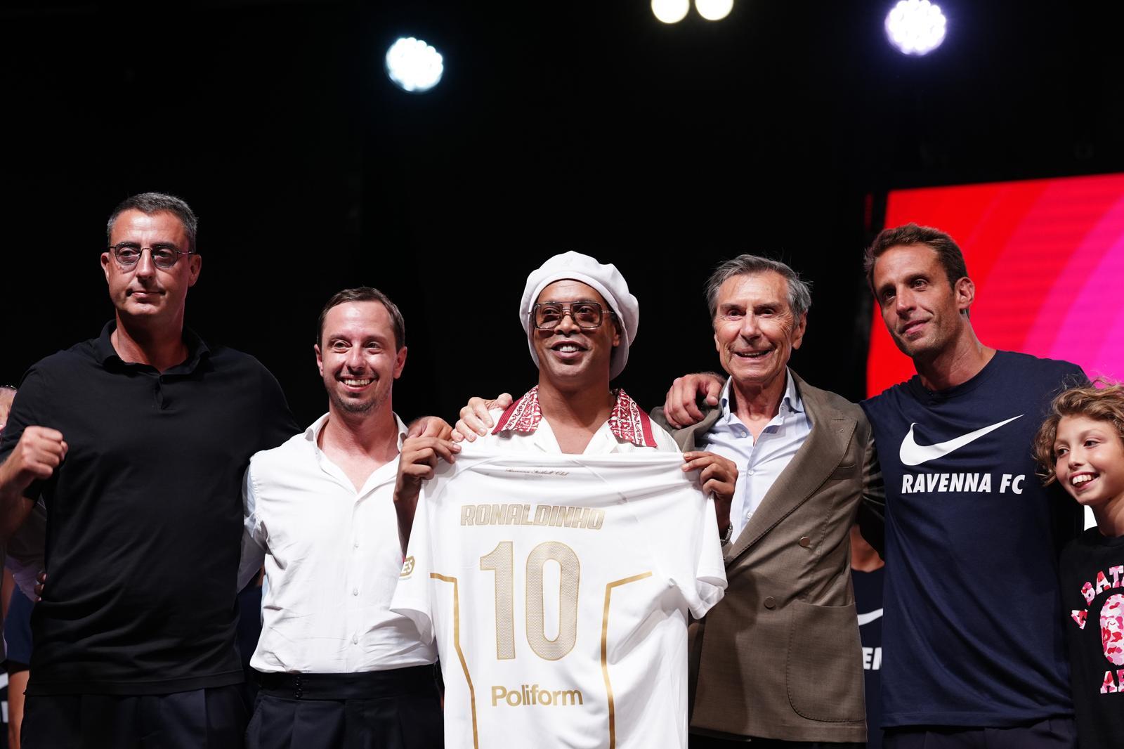 Brazilian Star Ronaldinho, 46, Returns to Professional Football with Italian Club