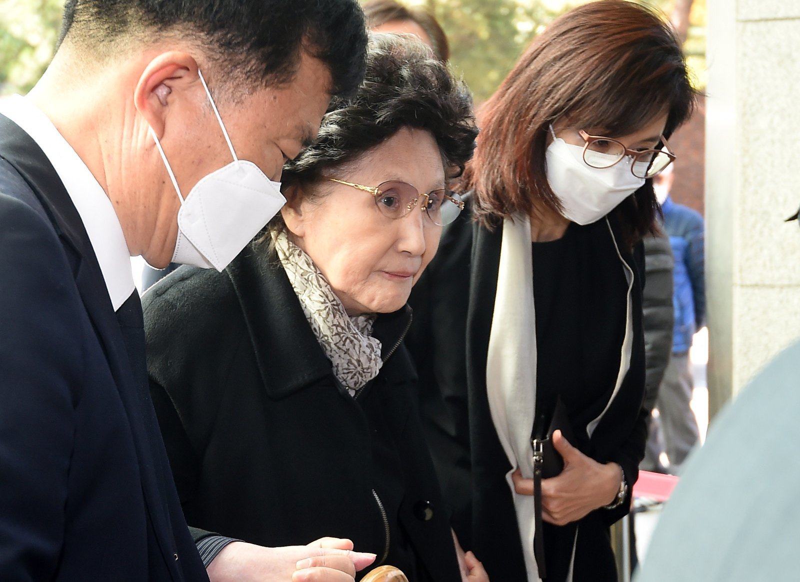 檢, ‘노태우 비자금 의혹’ 김옥숙 여사 자택 등 압수수색