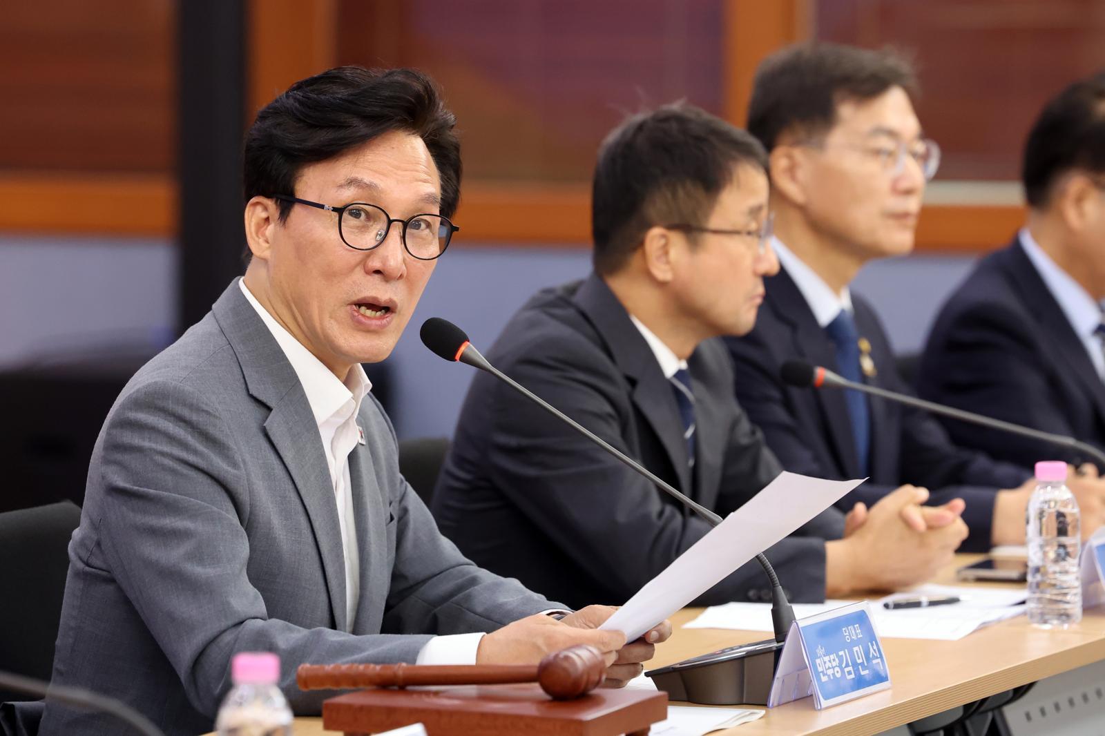 김민석 ‘지명직 최고’ 인사에 반발…친청계 3명 의결 전 퇴장