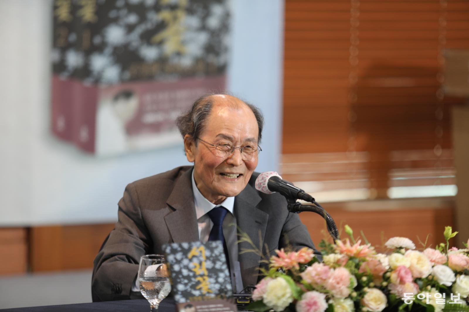 조정래 “‘서리꽃’, 자본·권력 위에 사랑 덮은 글…장편 마지막일 듯”