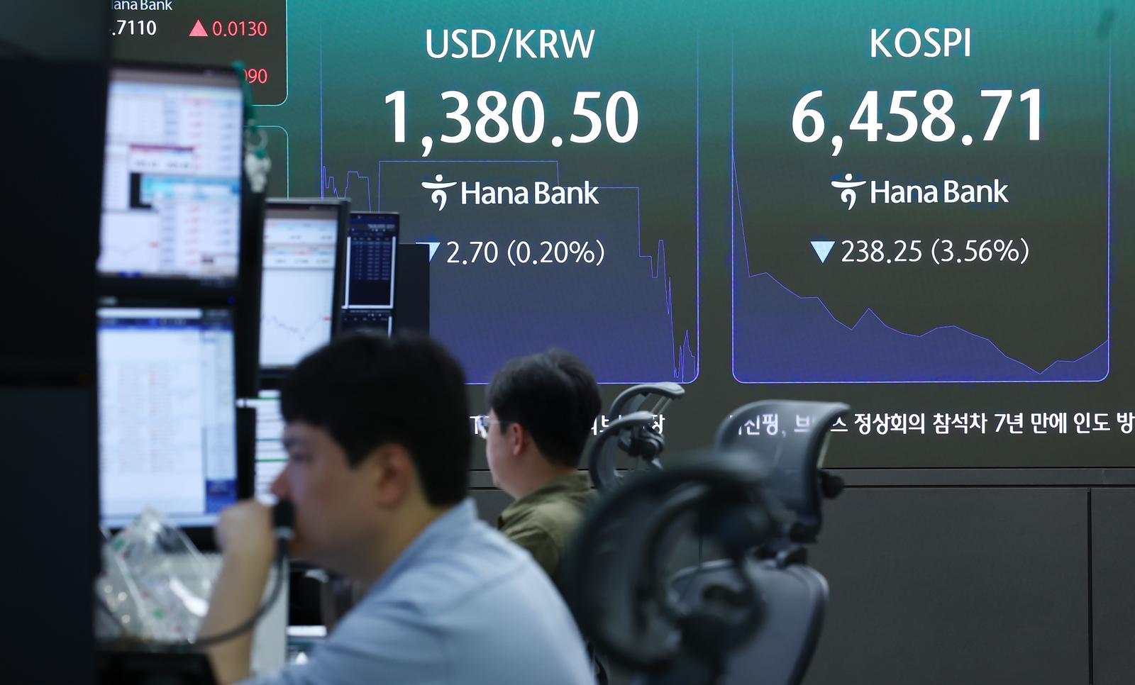 소비심리 4개월만에 꺾여…한은 “증시조정·물가상승 여파”