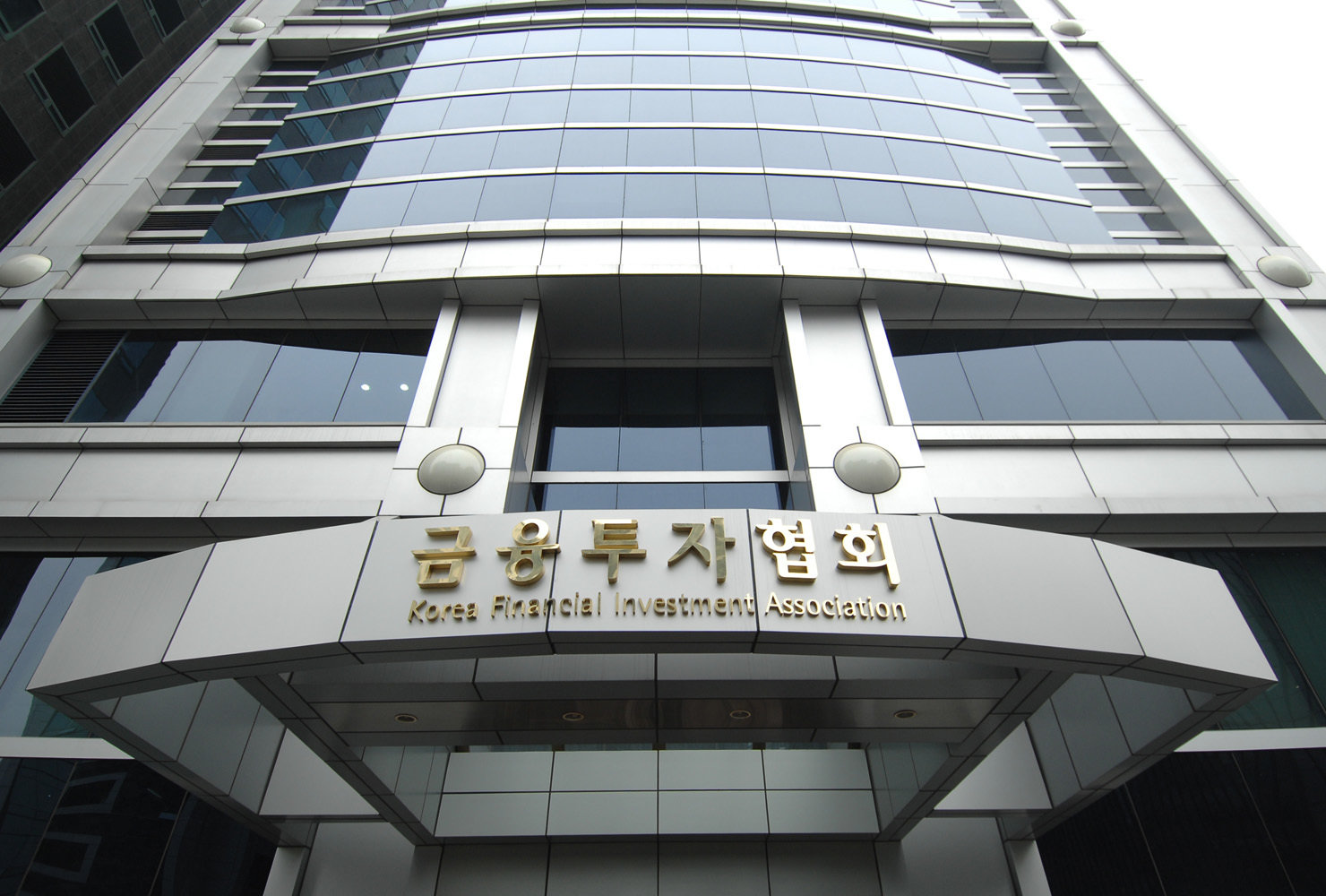 채권전문가 79% “한은, 8월 금리 동결”…인상론 한풀 꺾였다