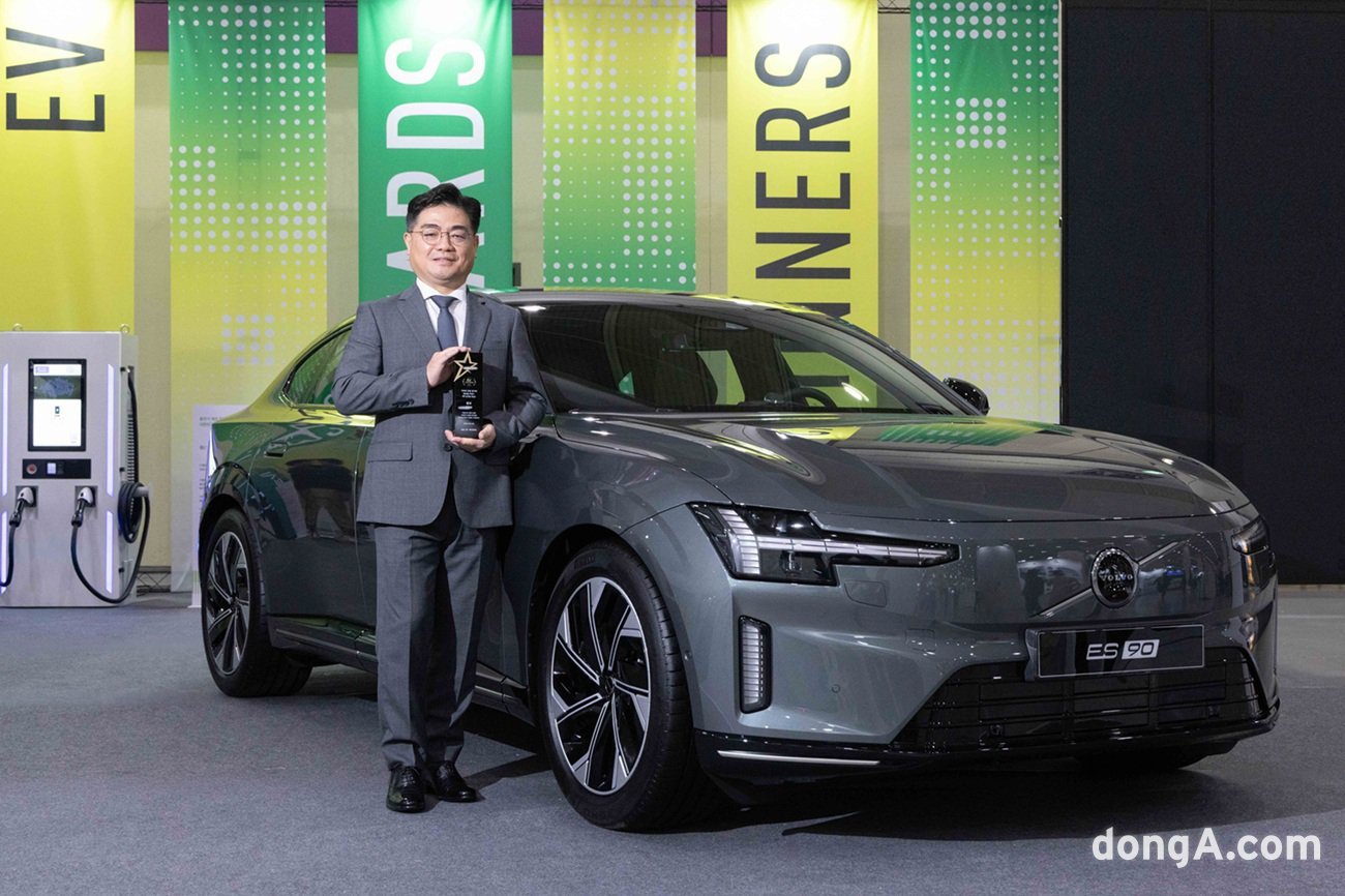 Volvo ES90 wins 'Media Pick EV' award for safety and innovation