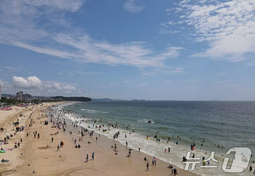 Lifeguards rescue drifting man at Daecheon Beach after season closure