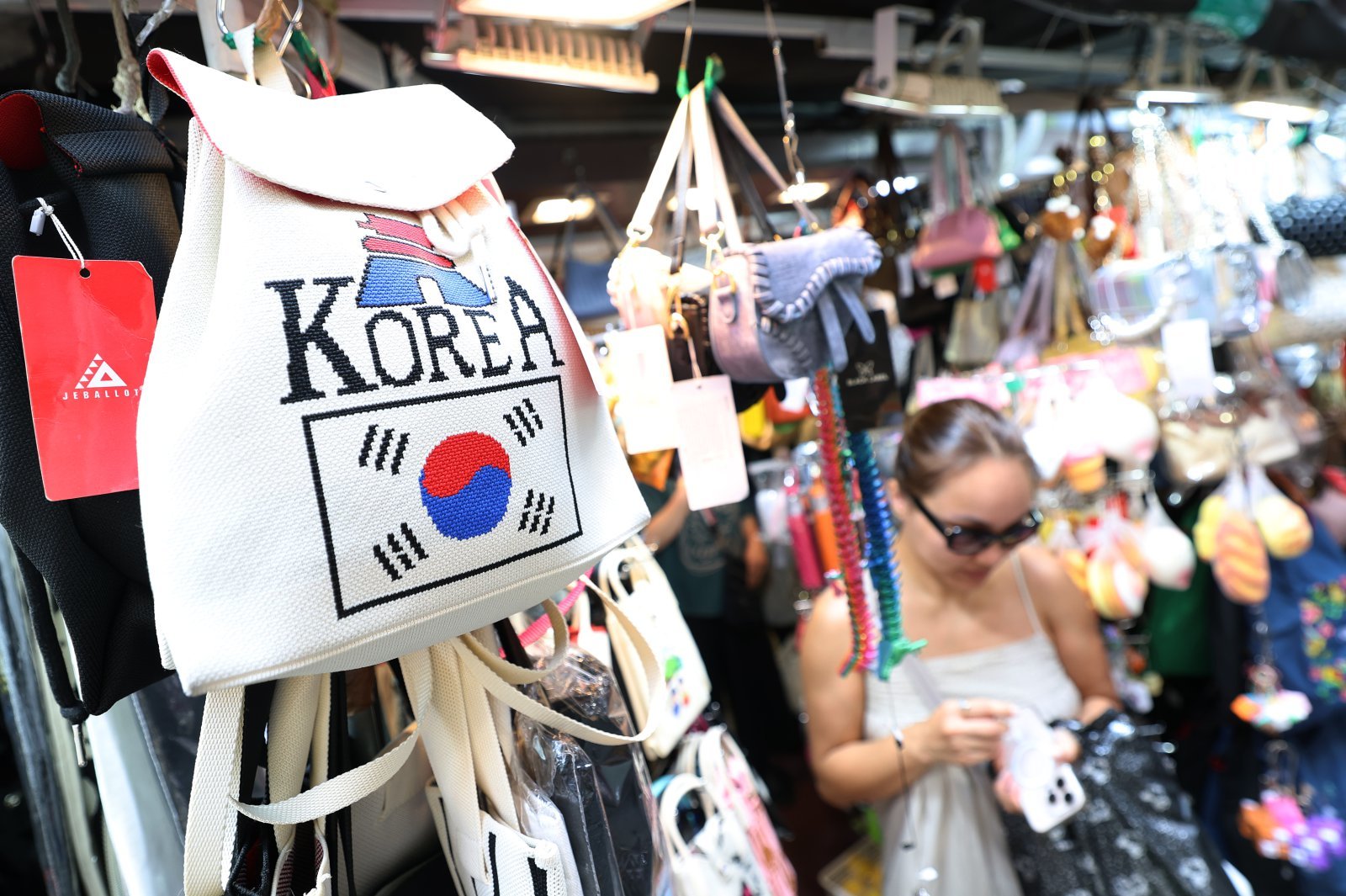 Foreign visitors to Seoul hit record 1.61 million in July, spending 1 trillion won