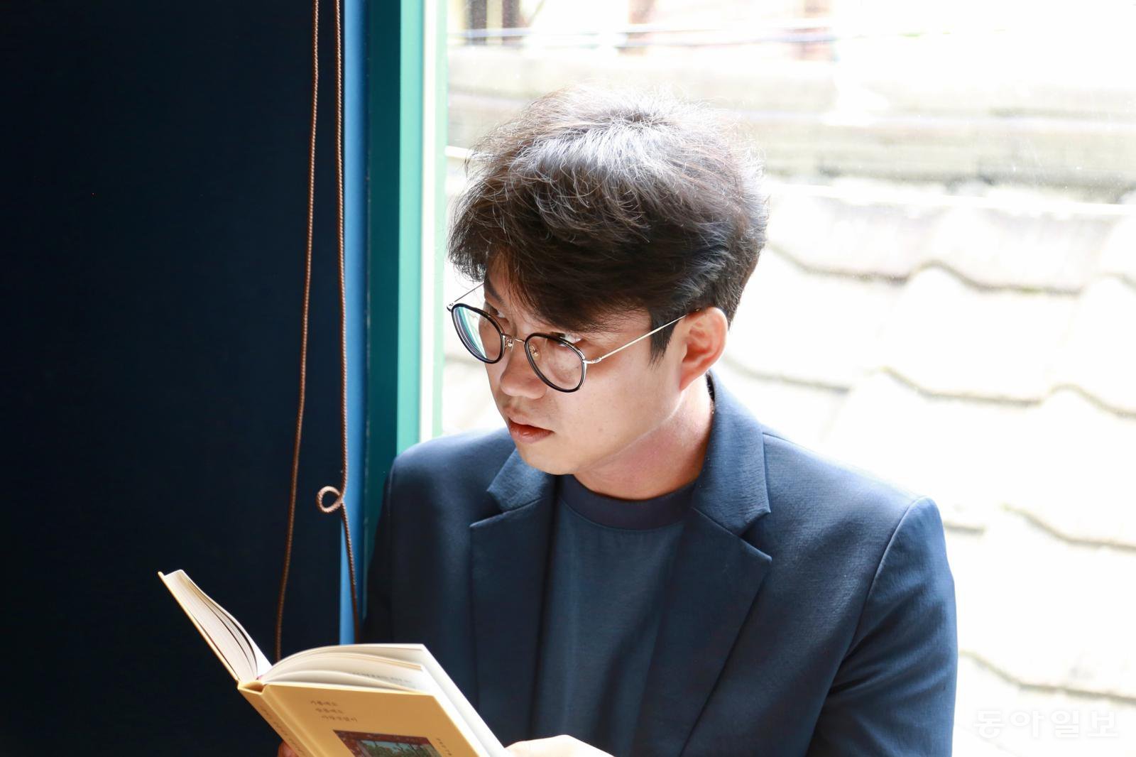 Poet Park Joon Reinterprets 68 Poems, Recalling Childhood Memories