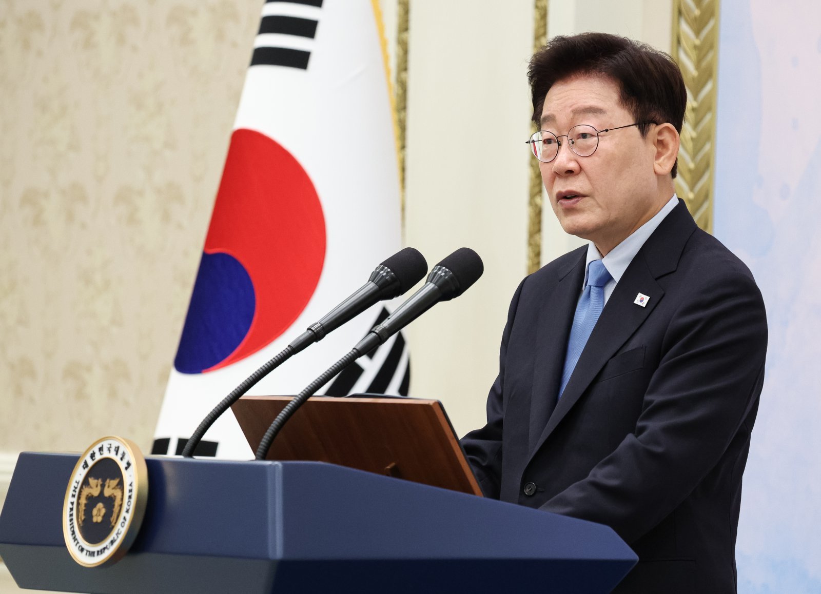 President Lee Jae-myung Expresses Concern for 9 Missing Nationals in Nepal, Pledges Support