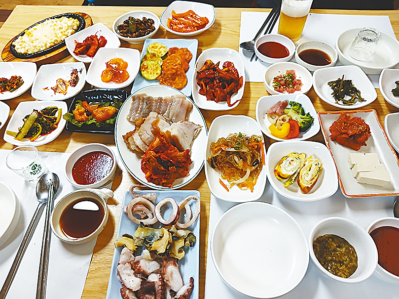 바다와 육지 진미가 한상 가득… 서울서 맛보는 남도 ‘이모카세’[김도언의 너희가 노포를 아느냐]