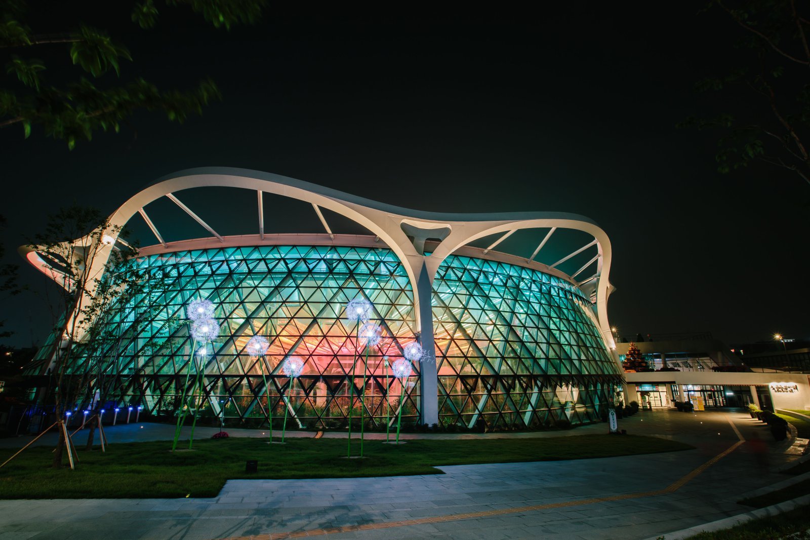 Seoul Botanic Park to offer Friday, Saturday night openings to boost local economy